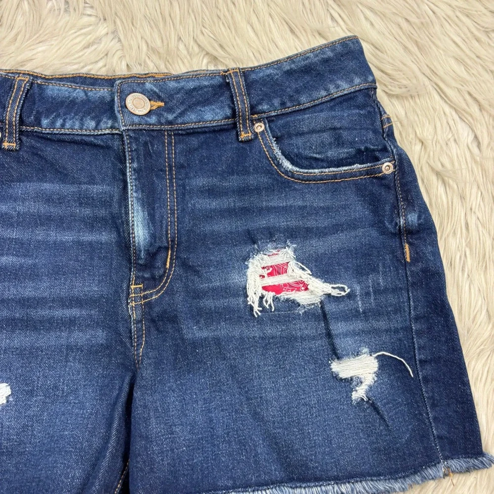 Maurices Women's 8 Medium Wash Bandana Patch Distressed Denim Shorts Americana